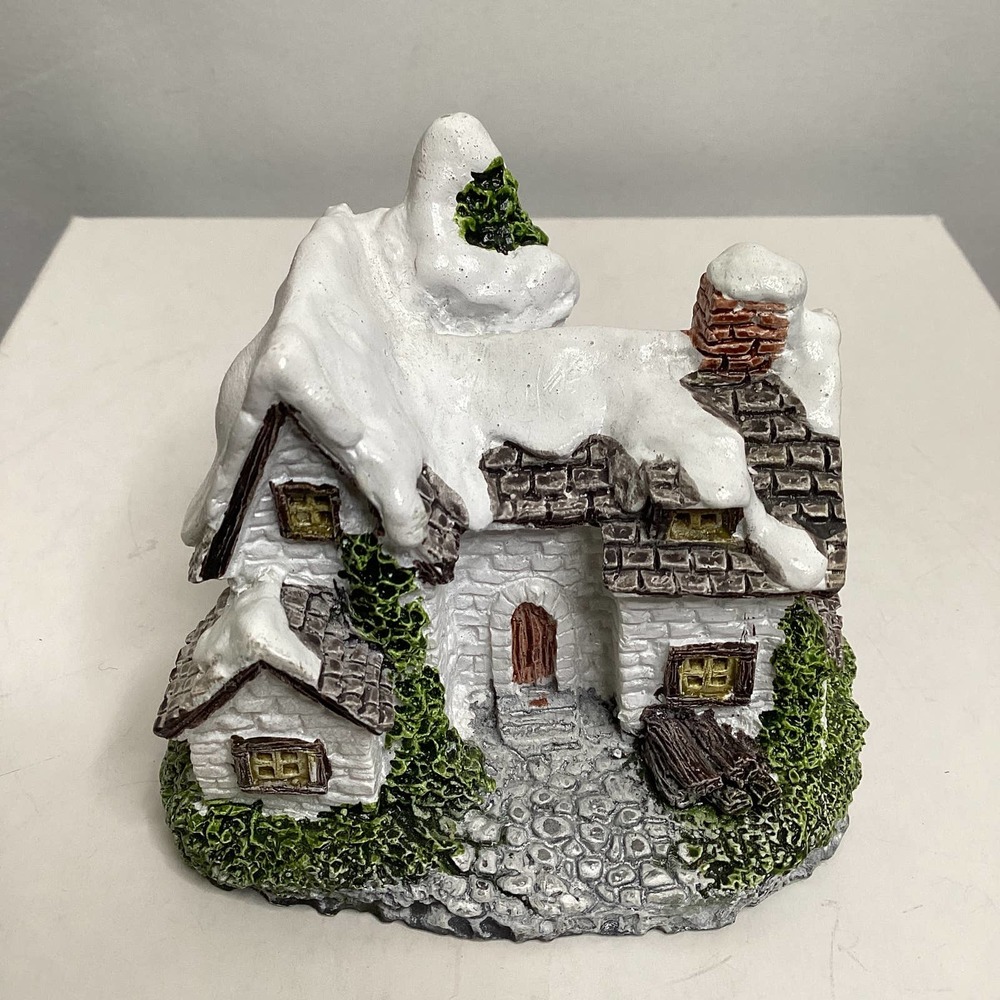 Winter Cottage - Picture 2 of 7